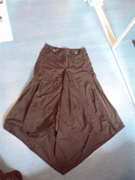 Jupe asym�trique avec poches